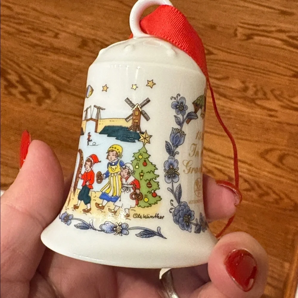 Hutschenreuther 1999 limited edition Christmas ball bell Ornament Set porcelain